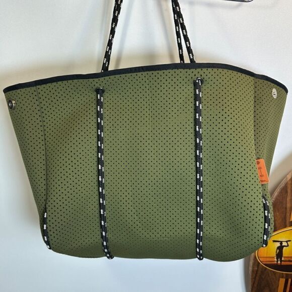 BOLT-BARBELLS-HEART®  |  DESIGNER TOTE BAG  |  PERFORATED  |  + MATCHING BAG - Picture 6 of 16